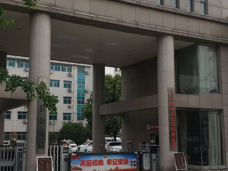上海刑事律师团队告诉您故意撞击他人车辆勒索钱财的行为如何定罪